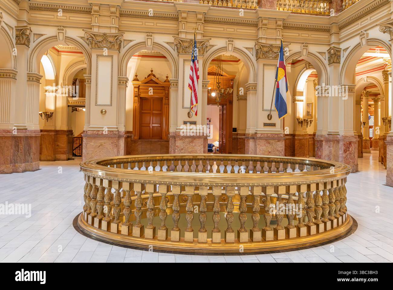 Le camere Executive dalla sala centrale del Campidoglio dello Stato del Colorado, Denver, Colorado, USA Foto Stock