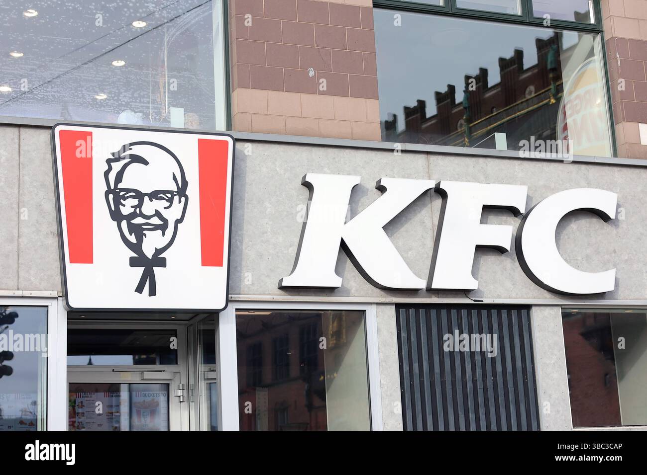 Segno di un ristorante KFC a Copenaghen, Danimarca Foto Stock