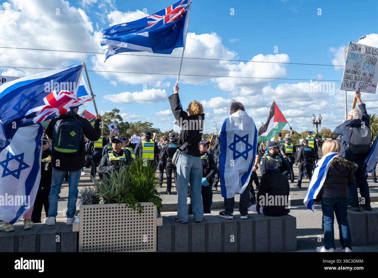 Manifestanti ebrei in una manifestazione di protesta palestinese Nakba. Melbourne, Victoria, Australia. Foto Stock