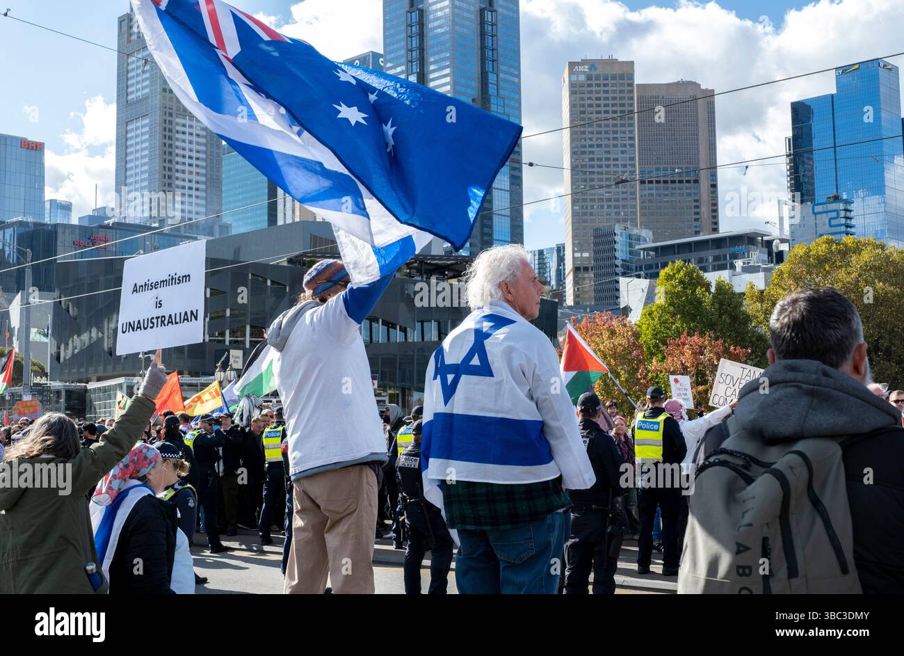 Manifestanti ebrei in una manifestazione di protesta palestinese Nakba. Melbourne, Victoria, Australia. Foto Stock