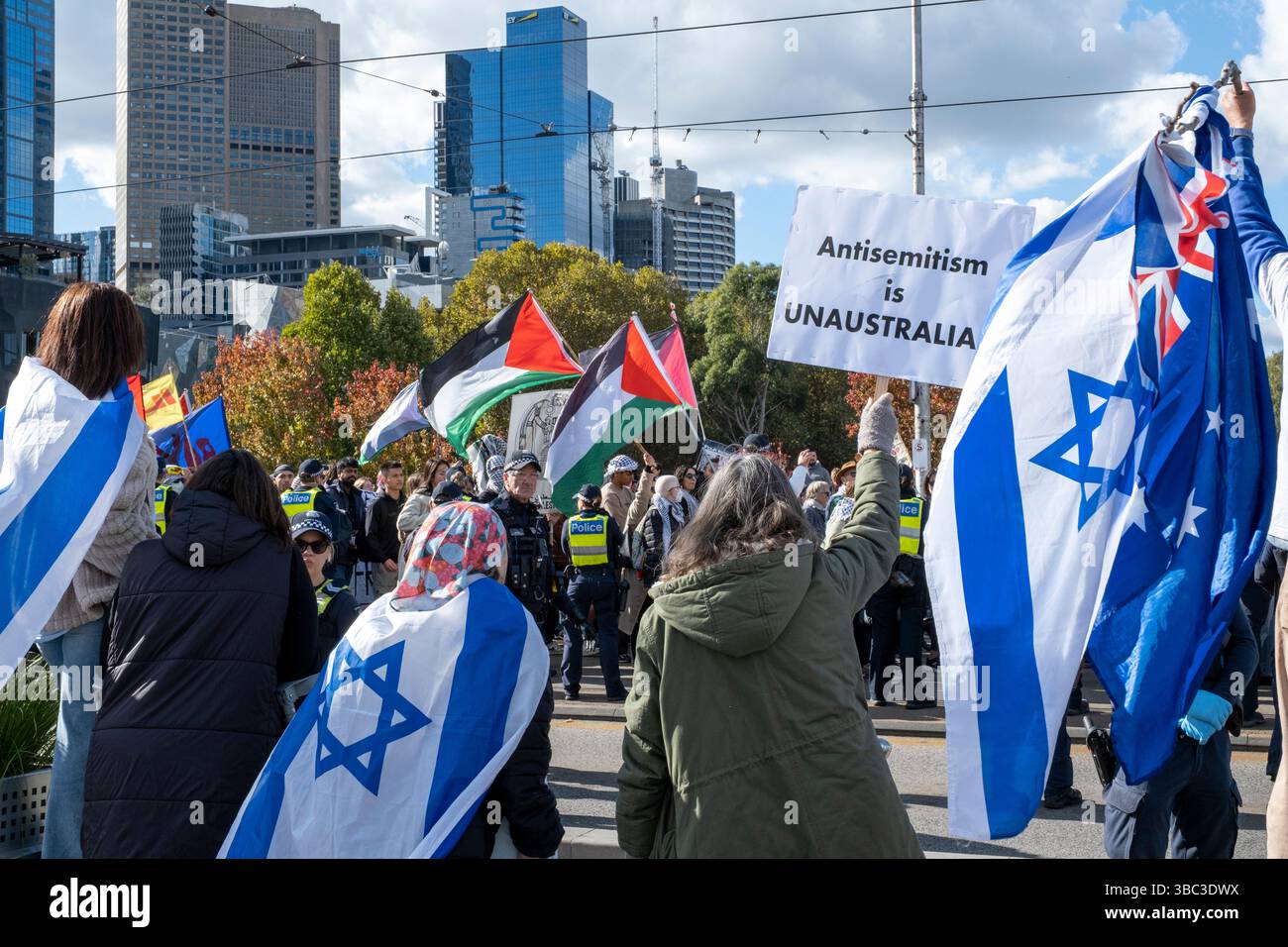 Manifestanti ebrei in una manifestazione di protesta palestinese Nakba. Melbourne, Victoria, Australia. Foto Stock