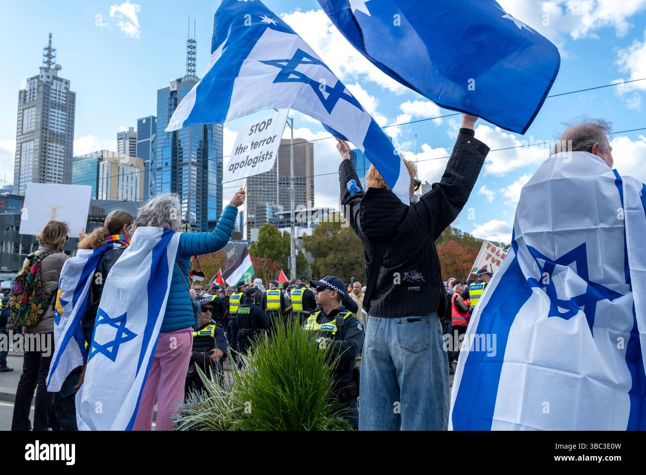 Manifestanti ebrei in una manifestazione di protesta palestinese Nakba. Melbourne, Victoria, Australia. Foto Stock