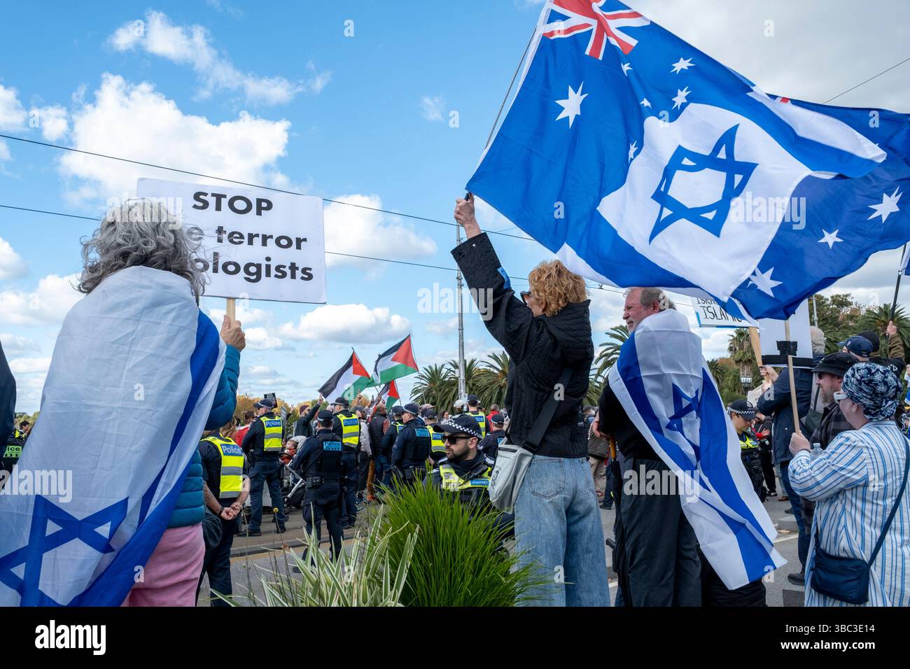 Manifestanti ebrei in una manifestazione di protesta palestinese Nakba. Melbourne, Victoria, Australia. Foto Stock
