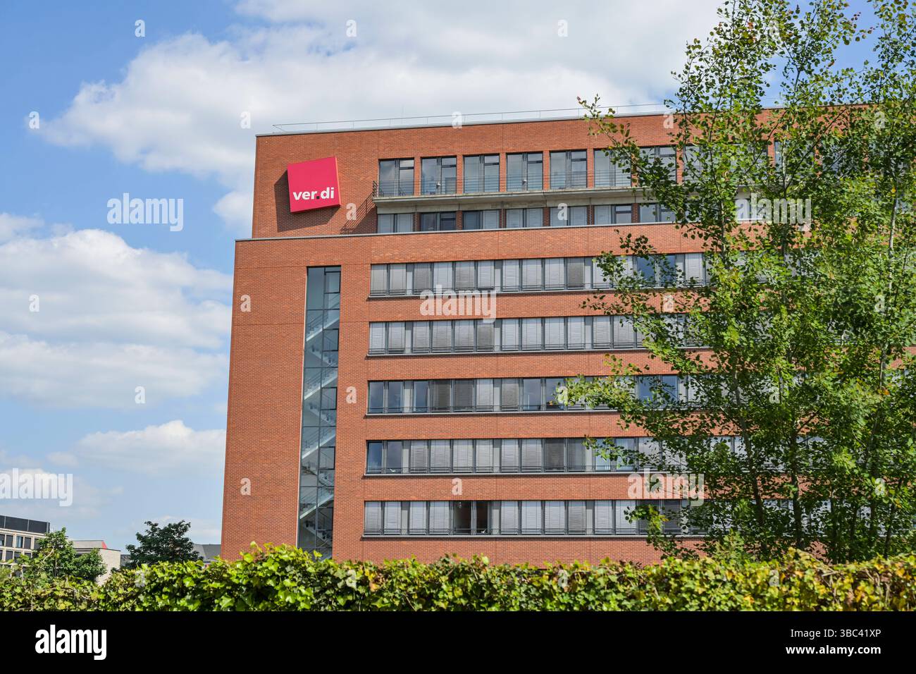 Ver.di-Bundesverwaltung, Paula-Thiede-Ufer 10, Köpenicker Straße, Kreuzberg, Friedrichshain-Kreuzberg, Berlin, Deutschland *** Ver di Federal Administration, Paula Thiede Ufer 10, Köpenicker Straße, Kreuzberg, Friedrichshain Kreuzberg, Berlino, Germania Foto Stock