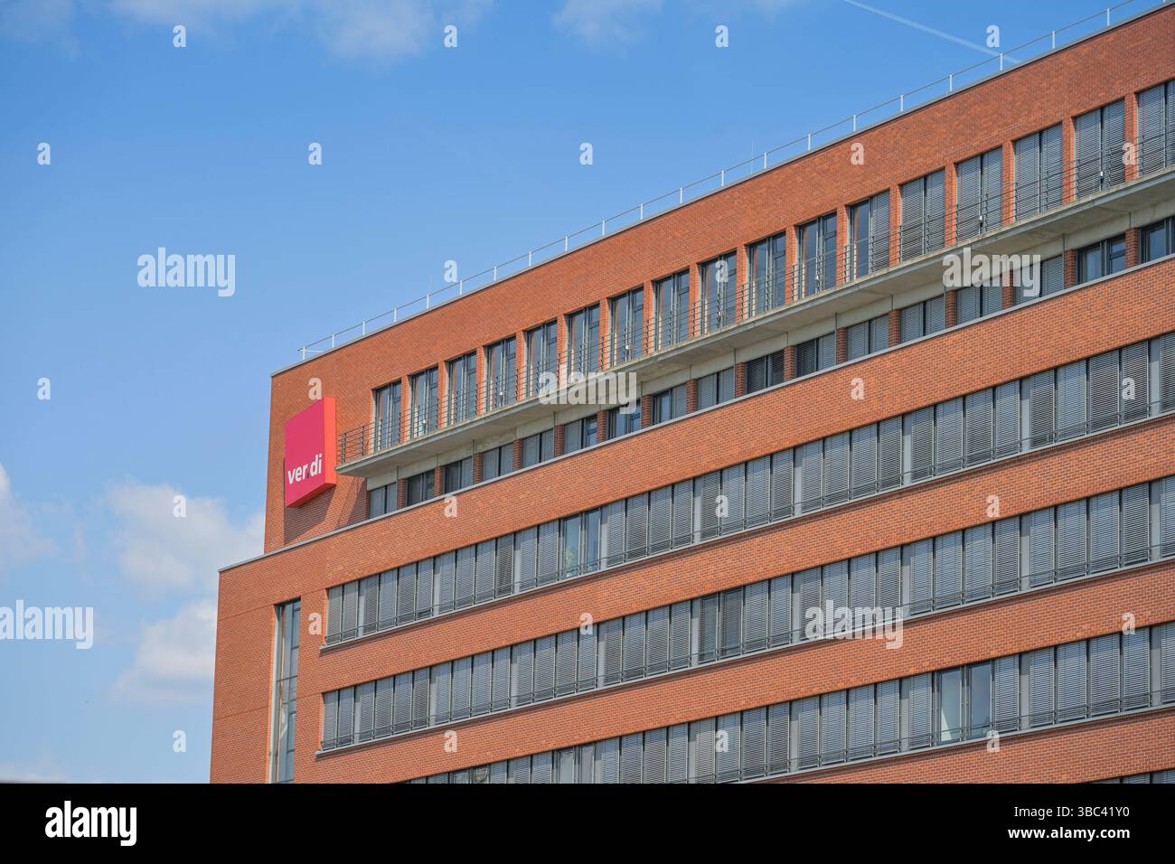 Ver.di-Bundesverwaltung, Paula-Thiede-Ufer 10, Köpenicker Straße, Kreuzberg, Friedrichshain-Kreuzberg, Berlin, Deutschland *** Ver di Federal Administration, Paula Thiede Ufer 10, Köpenicker Straße, Kreuzberg, Friedrichshain Kreuzberg, Berlino, Germania Foto Stock