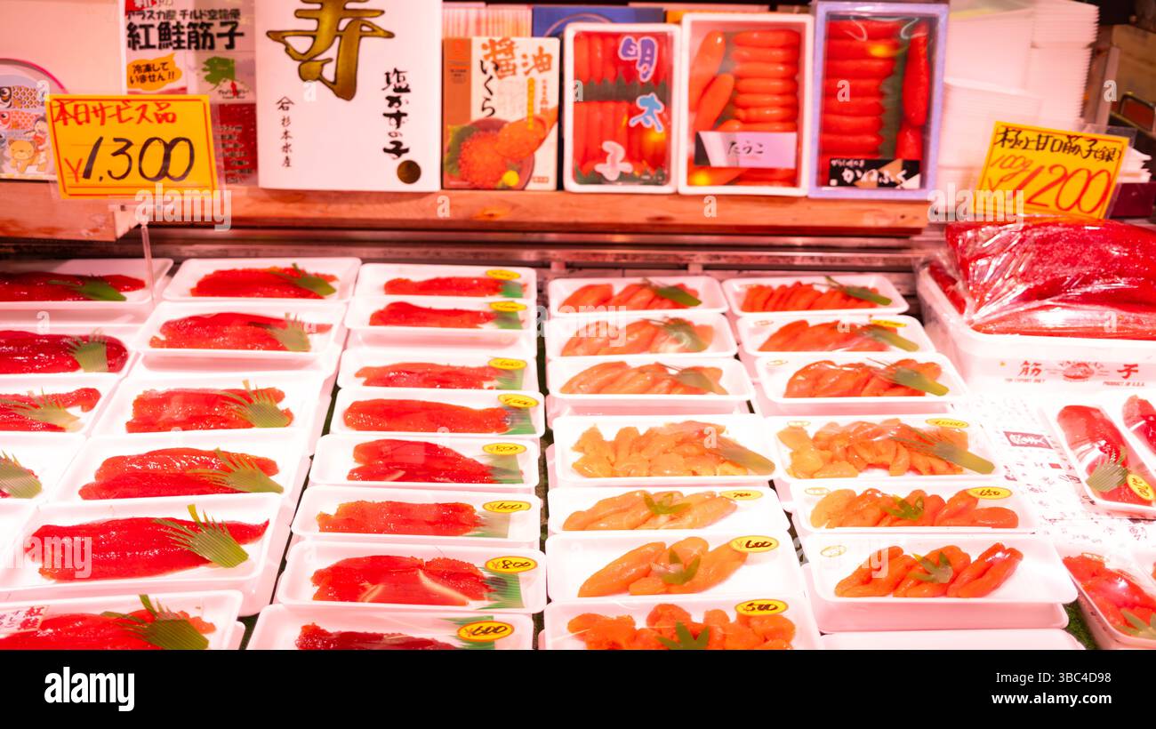 Sendai, Giappone 17 aprile 2025: Mentaiko, un capriolo salato giapponese è in vendita al mercato mattutino di Sendai Asaichi. Il mercato mattutino di Sendai asaichi è uno dei vecchi Foto Stock