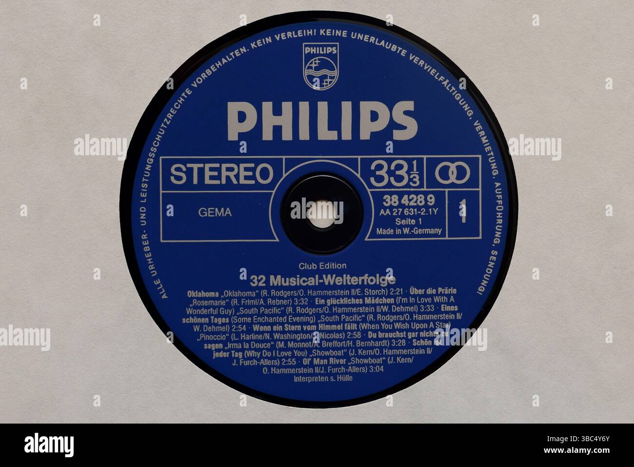 Vintage record Label, 32 Musical World Hits, Philips Records, fondata nel 1950 Foto Stock