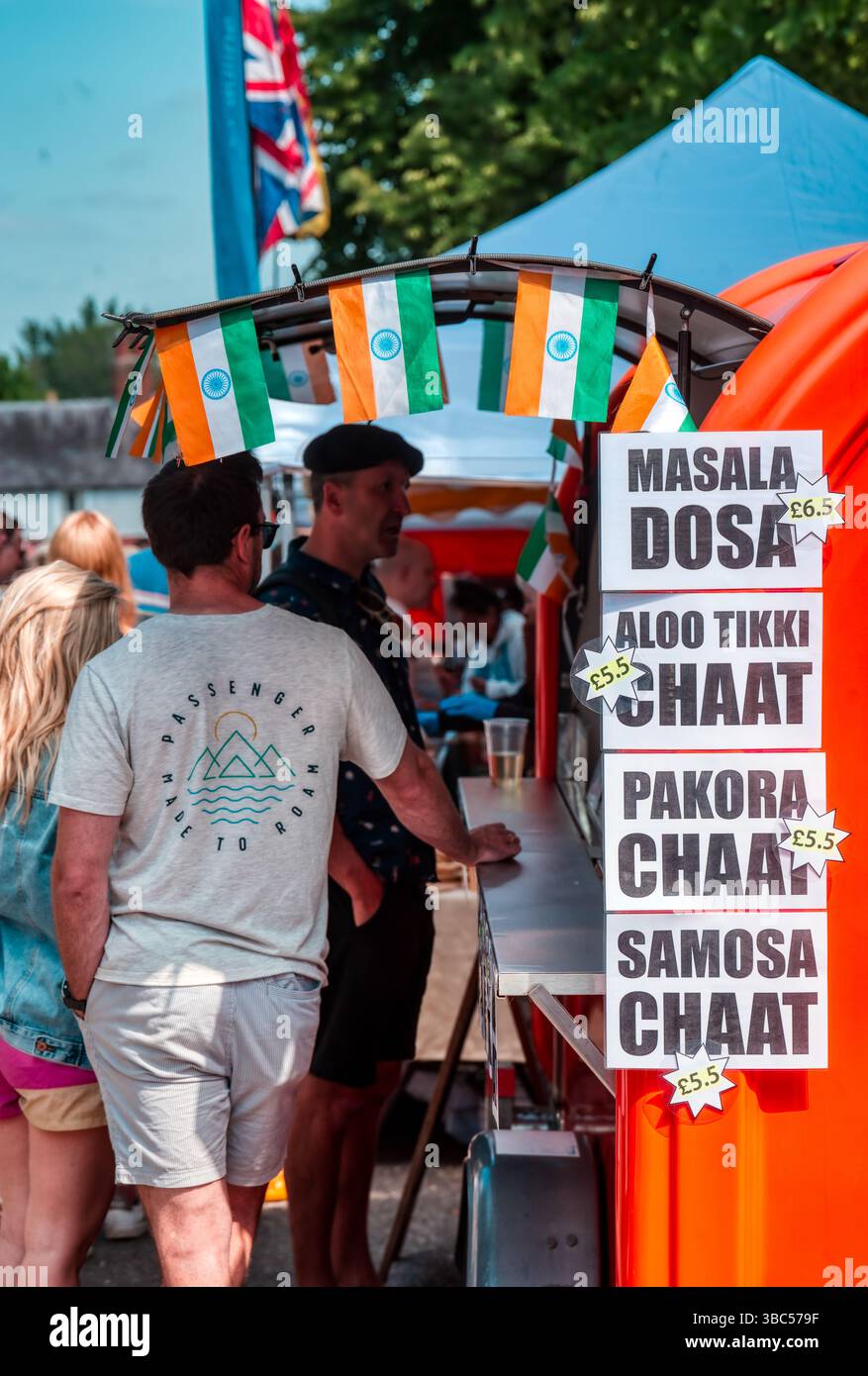 Cibo di strada indiano, Alresford Watercress Festival, Alresford, Hampshire, Regno Unito Foto Stock