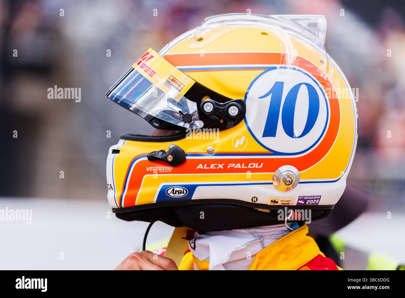 Indianapolis, Stati Uniti. 17 maggio 2025. Alex Palou, Chip Ganassi Racing Honda (10) durante le qualifiche per la NTT IndyCar Series 109esima corsa della 500 miglia di Indianapolis all'Indianapolis Motor Speedway. Credito: SOPA Images Limited/Alamy Live News Foto Stock