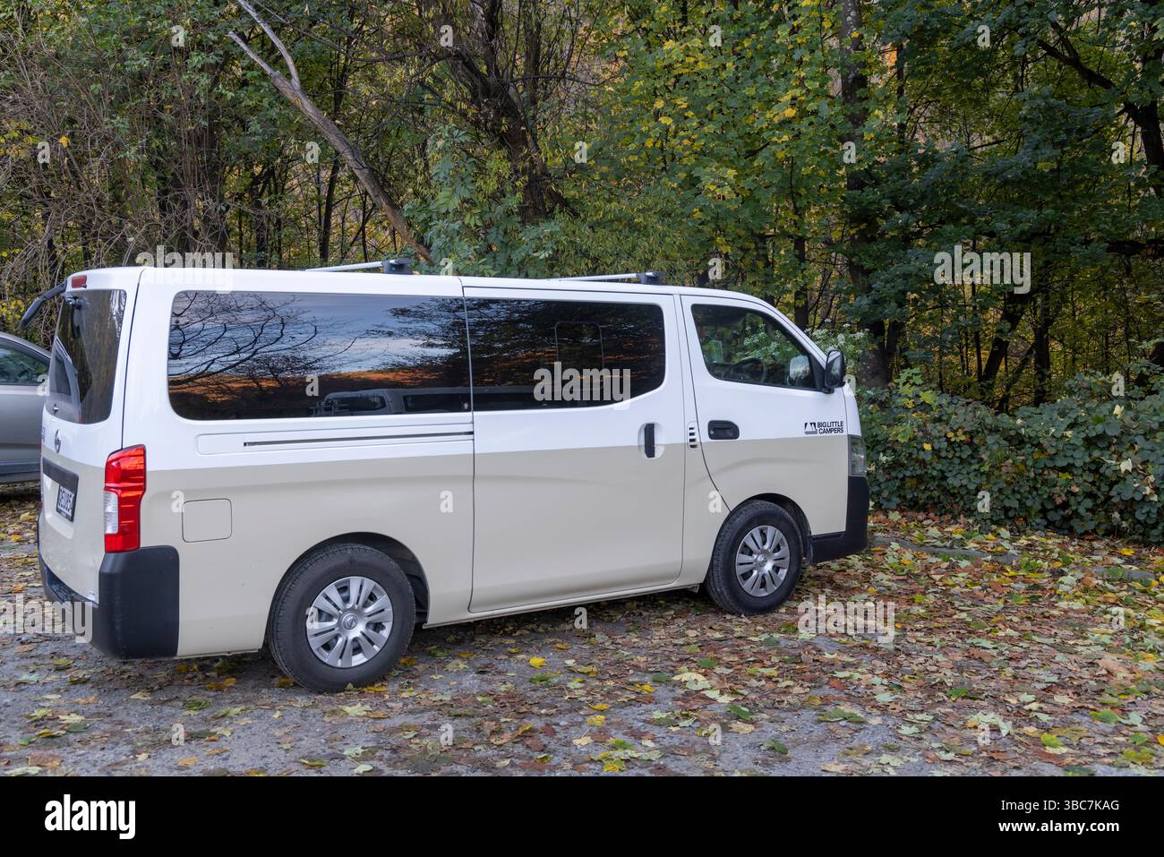Camper Nissan da Big Little Campers, viaggio in auto per vacanze sull'isola meridionale della nuova Zelanda Foto Stock