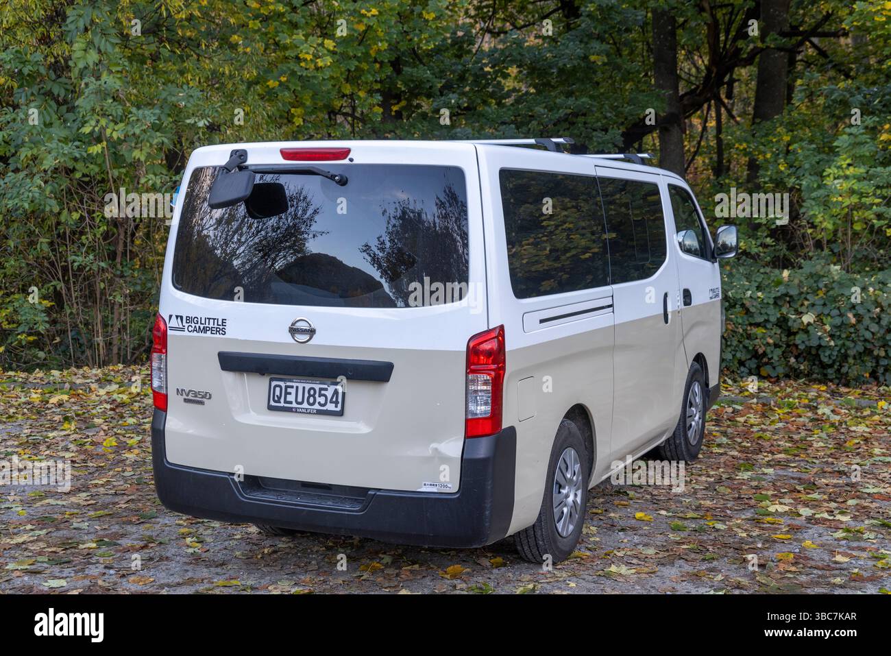 Camper Nissan da Big Little Campers, viaggio in auto per vacanze sull'isola meridionale della nuova Zelanda Foto Stock