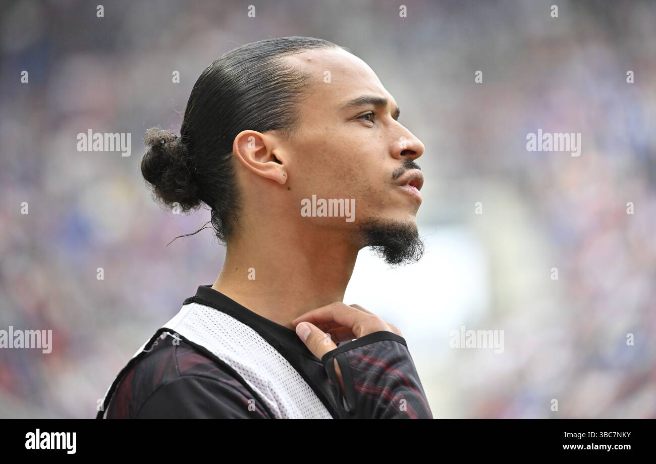 Leroy sane FC Bayern Munich FCB (10) ritratto in maglia dei sostituti, PreZero Arena, Sinsheim, Baden-Wuerttemberg, Germania, Europa Foto Stock