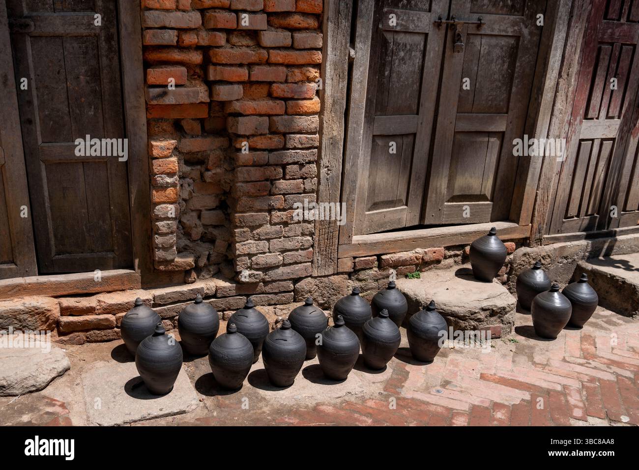 Piazza della ceramica a Bhaktapur, Nepal, è un vivace centro di cultura, artigianato e creatività. Bhaktapur Durbar Square. Foto Stock