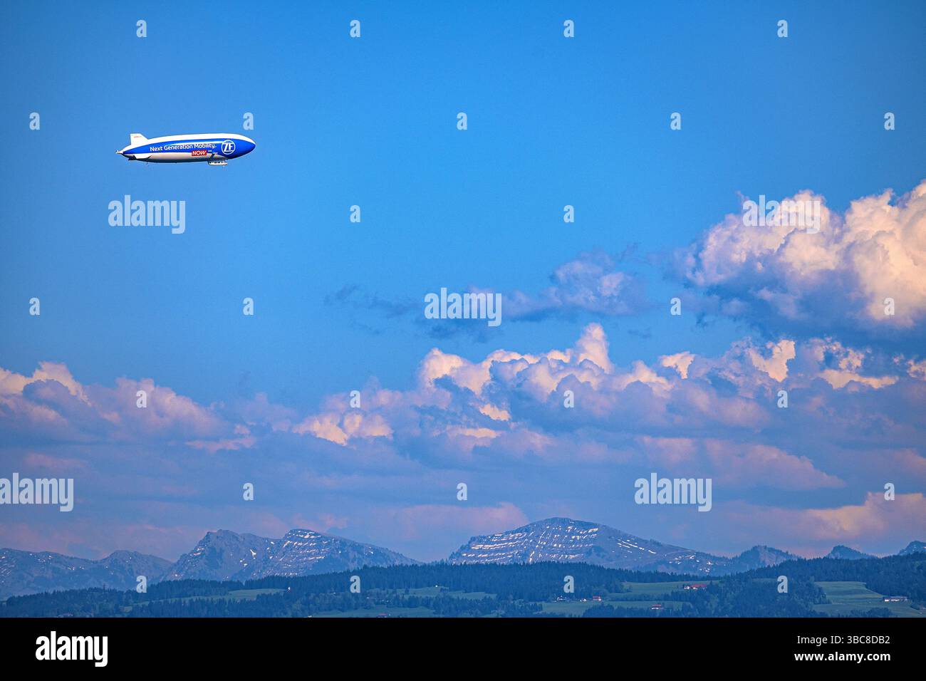 Lago di Costanza : Zeppelin NT sulle Alpi e sul Lago di Costanza Foto Stock