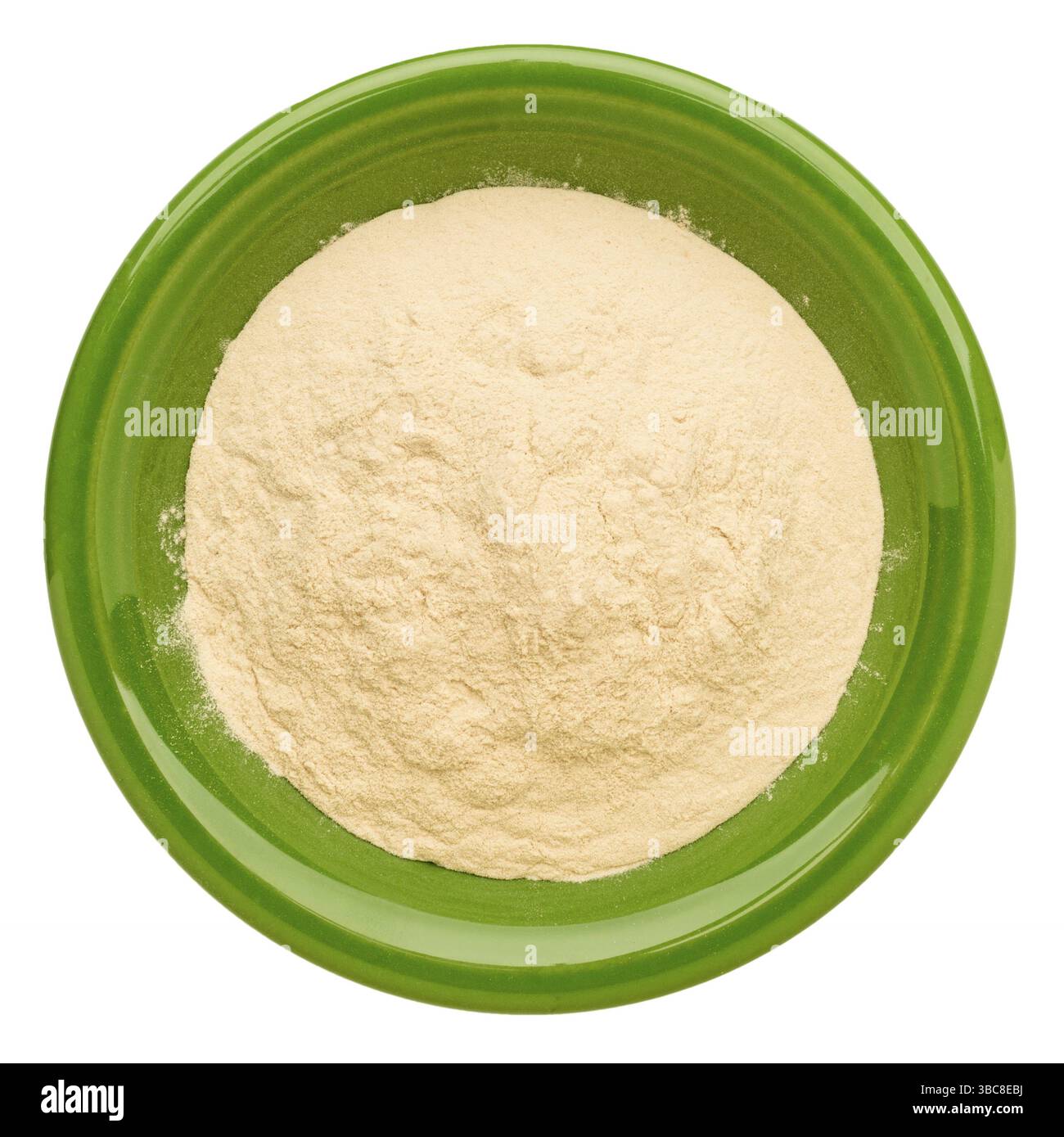 Polvere di frutta di baobab su una ciotola verde isolata Foto Stock