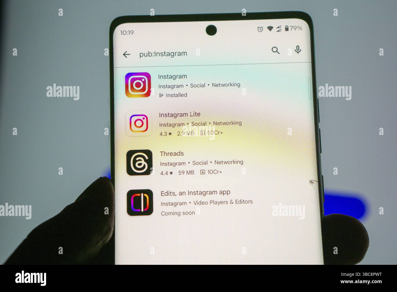 Risultati della ricerca che mostrano le app Instagram sul Play Store Foto Stock