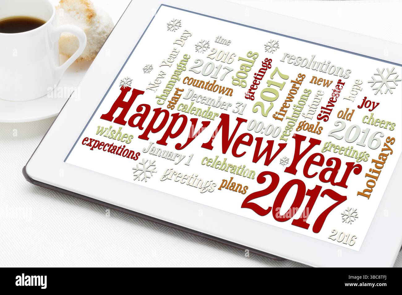 Felice Anno Nuovo 2017 saluti - word cloud su una tavoletta digitale con una tazza di caffè Foto Stock
