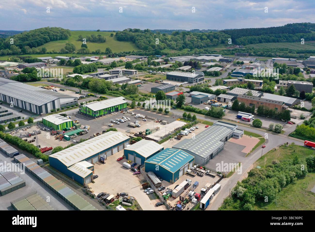 Vista aerea con droni della zona industriale di Rotherwas, precedentemente la fabbrica di Rotherwas Munitions, Hereford, maggio 2025 Foto Stock