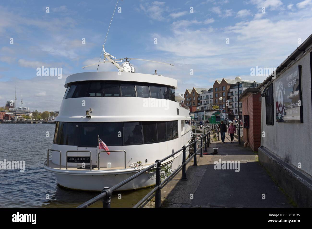 Yacht Miss Conduct ormeggiato nel porto di Bristol. Il proprietario, Thomas Flight è stato dichiarato colpevole di reati penali contro l'inquilino dei suoi ritratti. 2 aprile Foto Stock