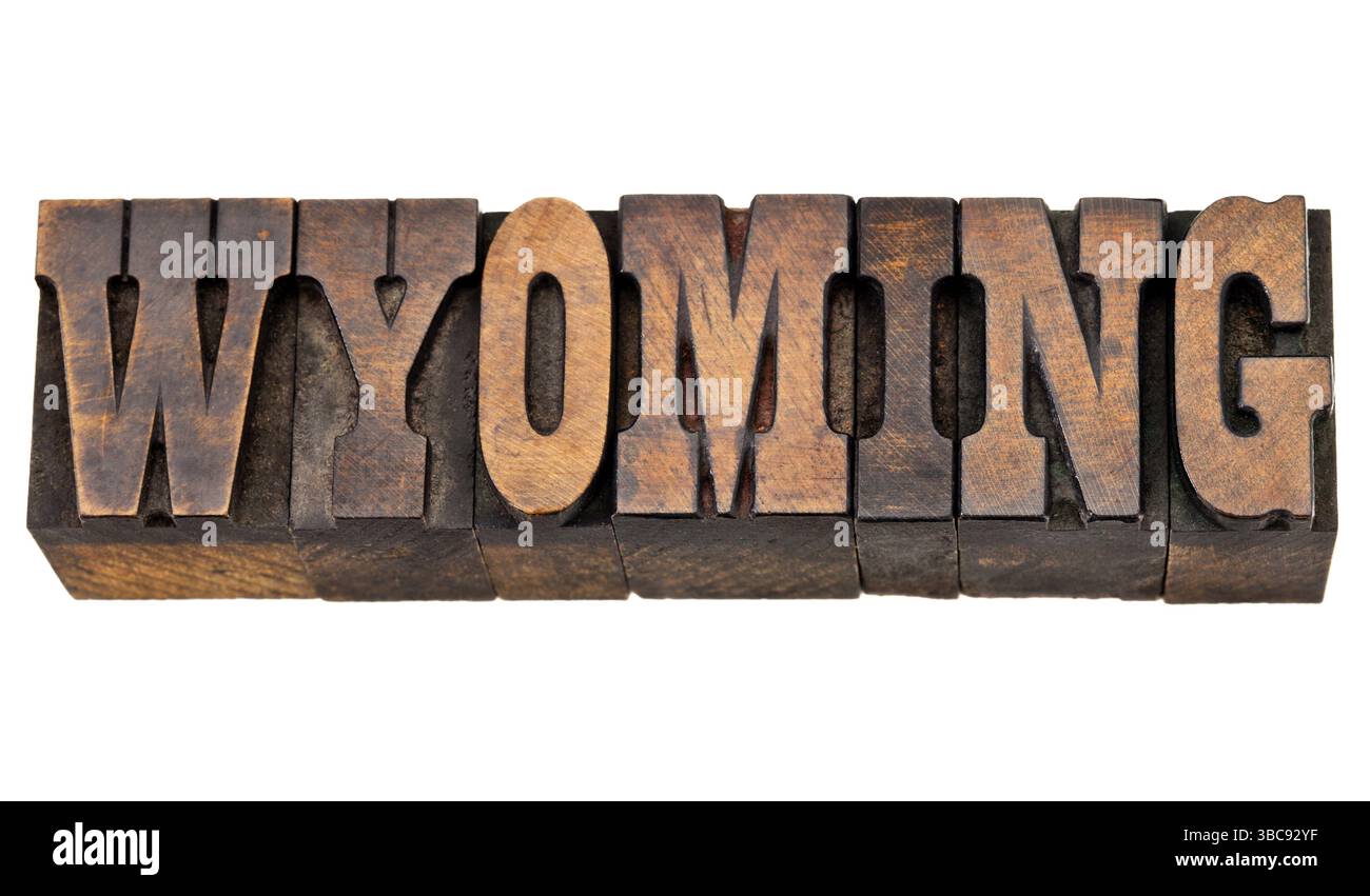 Wyoming - parola isolata in rilievografia vintage tipo legno - Francese Clarendon font popolare nel film occidentali e memorabilia Foto Stock