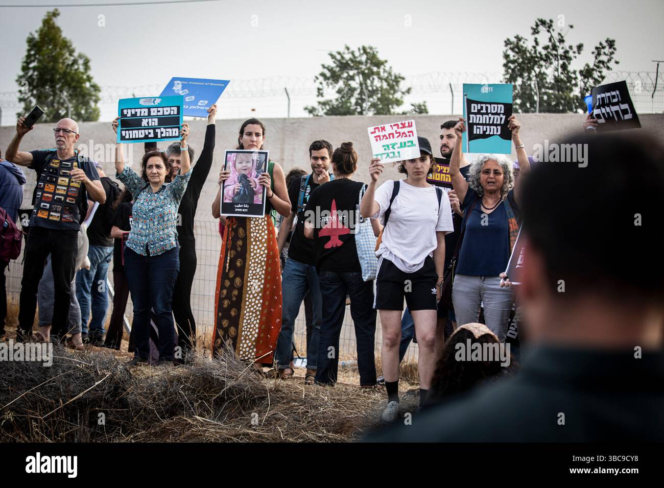 Sderot, Israele. 18 maggio 2025. Le proteste israeliane agitano la guerra a Gaza credito: Eyal Warshavsky/Alamy Live News Foto Stock