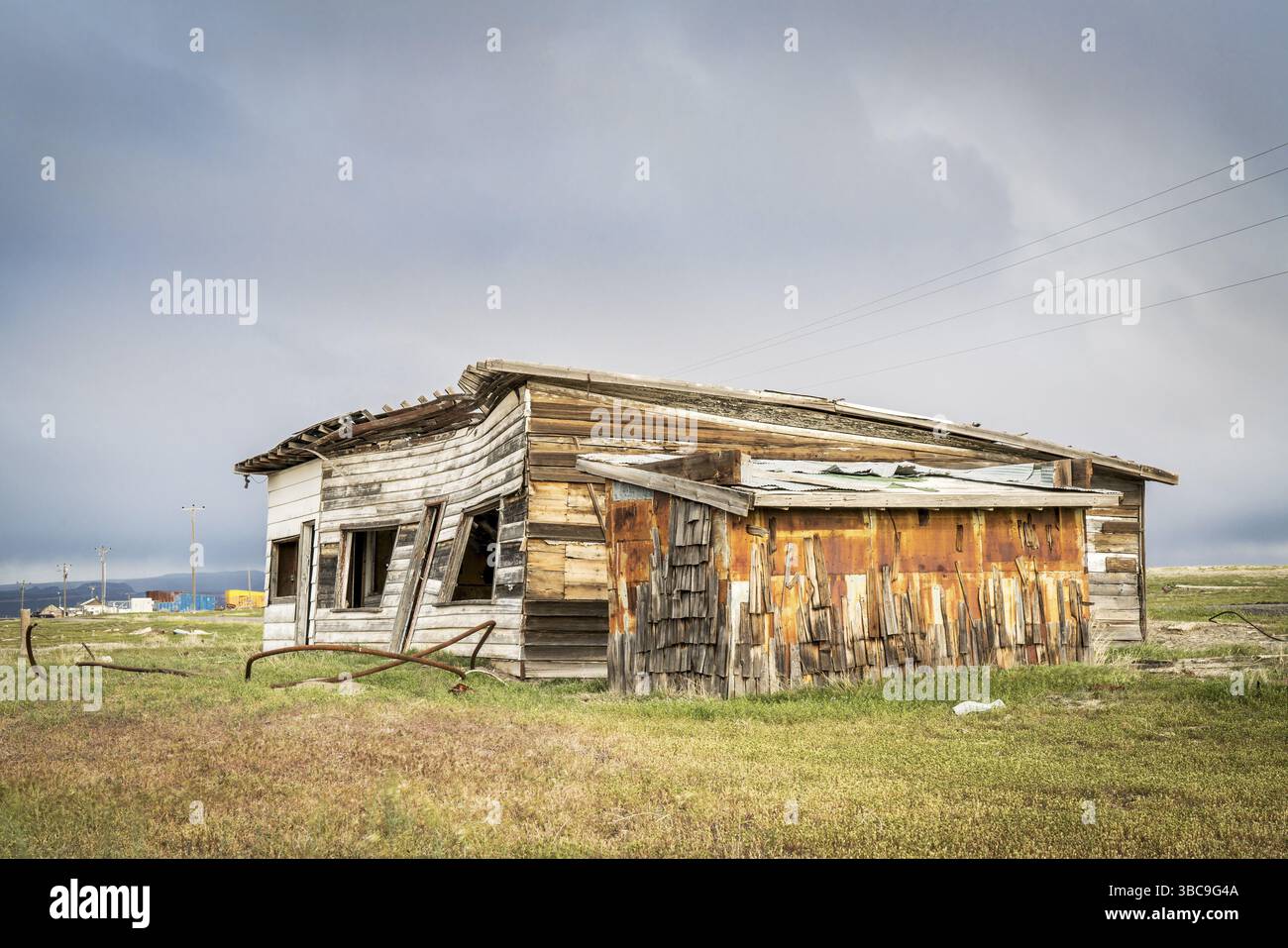 Vecchio negozio abbandonato e distributore di benzina in una città fantasma, Cisco, Utah Foto Stock