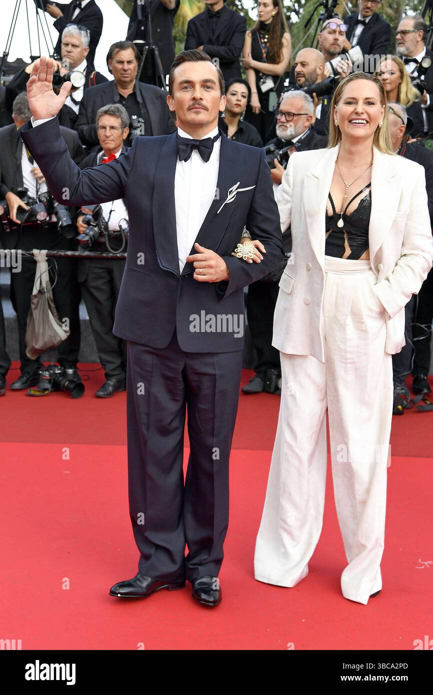Rupert Friend und Aimee Mullins bei der Der Phoenizische Meisterstreich / The Phoenician Scheme Film Premiere am 18.05.2025 im Rahmen vom 78. Festival del cinema di Cannes Phoenizische Meisterstreich Filmpremiere di Cannes *** Rupert Friend e Aimee Mullins al Phoenician Scheme premiere il 18 05 2025 al Festival del cinema 78 di Cannes premiere del film Phoenician Scheme a Cannes Foto Stock