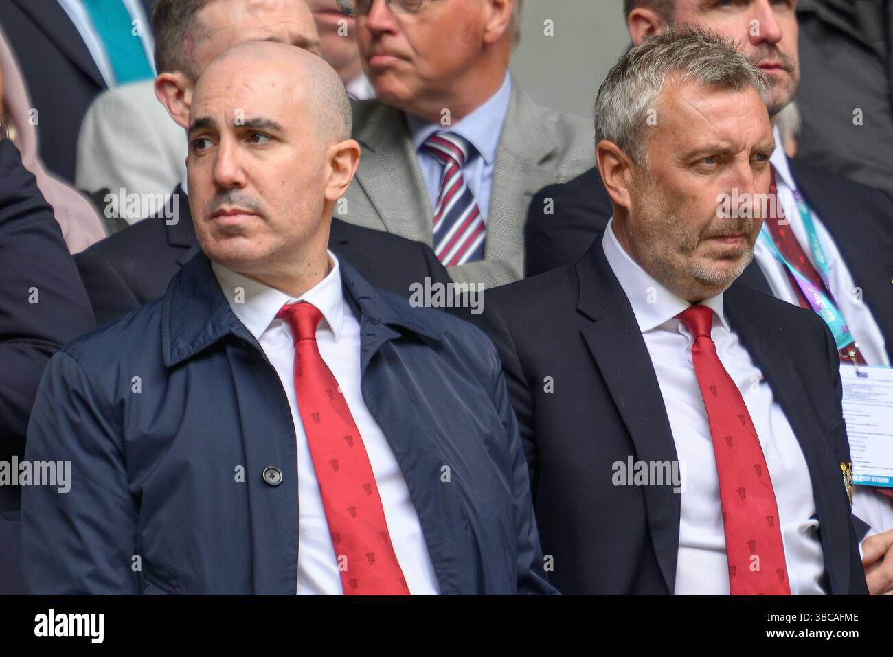 Londra, Regno Unito. 18 maggio 2025. Chelsea contro Manchester United - finale di fa Cup femminile - Stadio di Wembley. Omar Berrada (L) CEO del Manchester United e Jason Wilcox direttore tecnico. Crediti immagine: Mark Pain / Alamy Live News Foto Stock