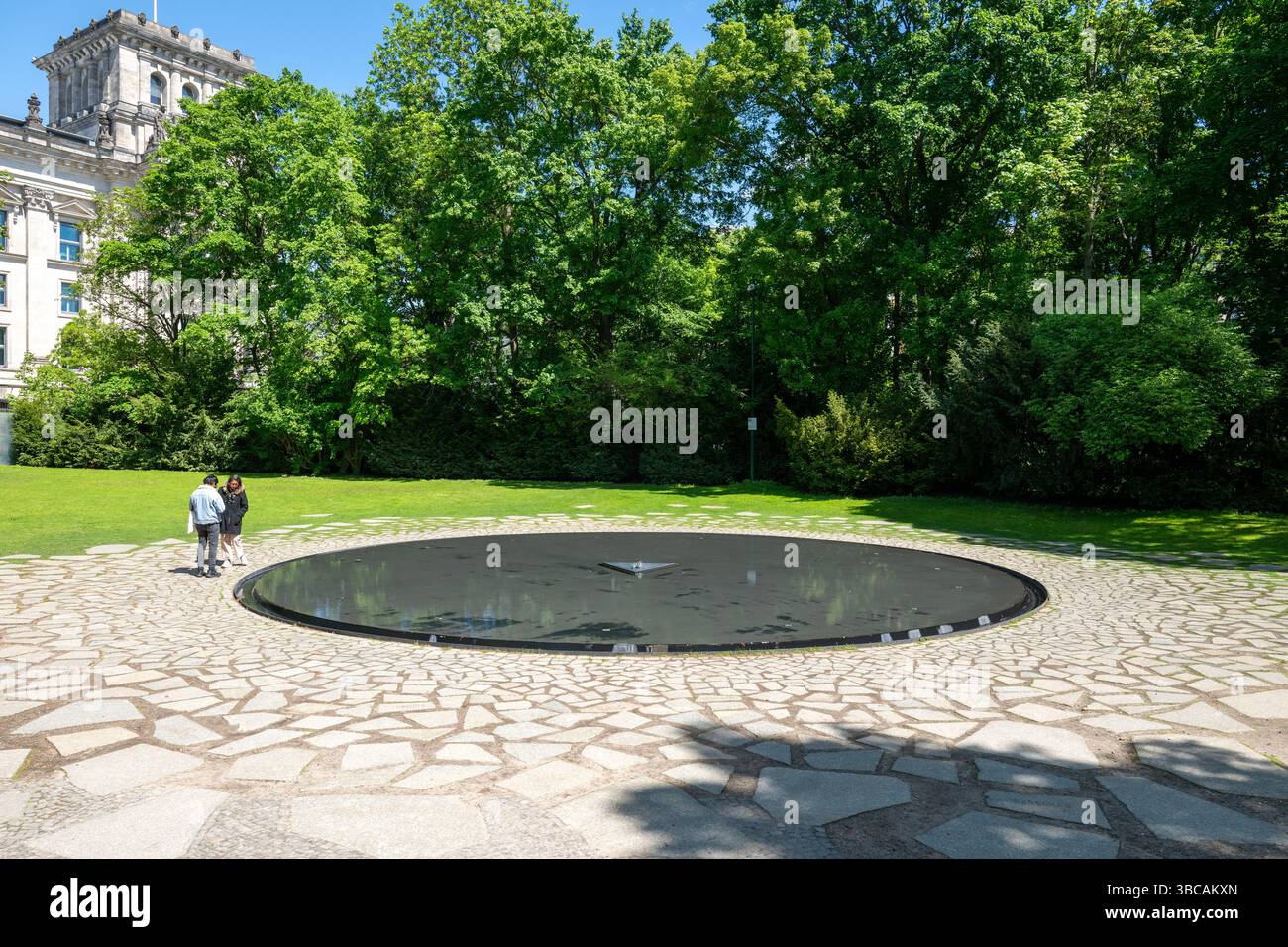 Memoriale delle vittime sinti e rom del nazionalsocialismo. Memoriale a Berlino, Germania. Dedicato alla memoria dei Santi europei e dei Rom. Foto Stock
