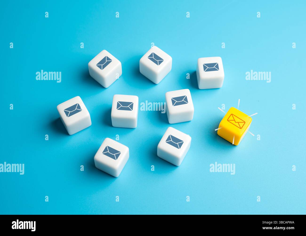 Lettera importante. E-mail ad alta priorità. Risposta positiva per l'accettazione di un'offerta di lavoro, l'accettazione universitaria. Crescita professionale, successo accademico, persona Foto Stock