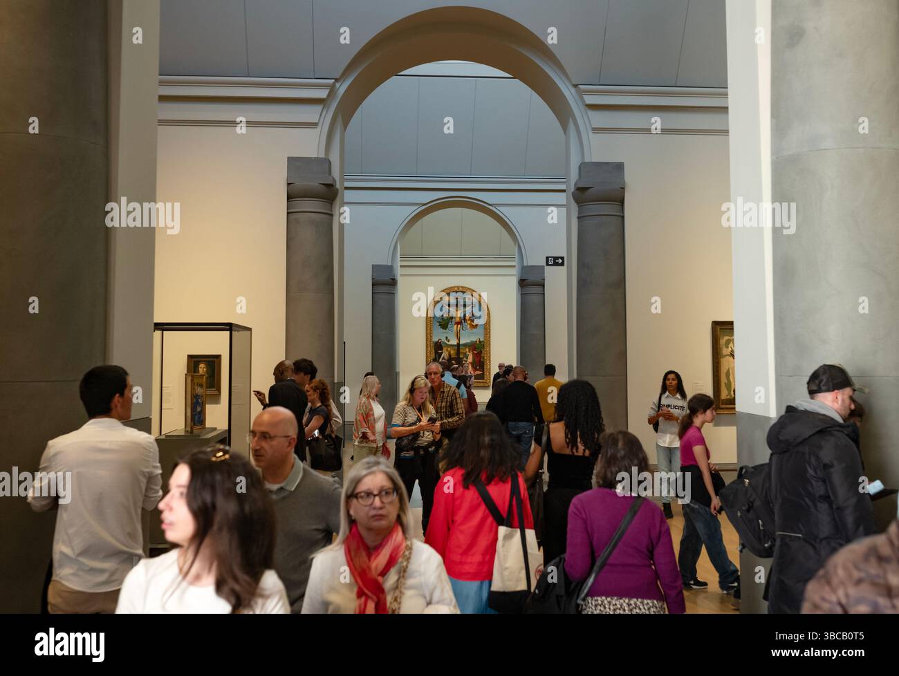 National Gallery 200° anniversario Trafalgar Square Londra Inghilterra maggio 2025 la National Gallery di Londra ha completato una riappatura importante della sua collezione, in coincidenza con la riapertura dell'ala Sainsbury dopo due anni di chiusura. Questa è la prima riappatura completa dall'apertura del Sainsbury Wing nel 1991. La nuova mostra, intitolata "Part of C Land: The Wonder of Art", consente ai visitatori di vedere quasi il 40% della collezione della National Gallery. Foto Stock