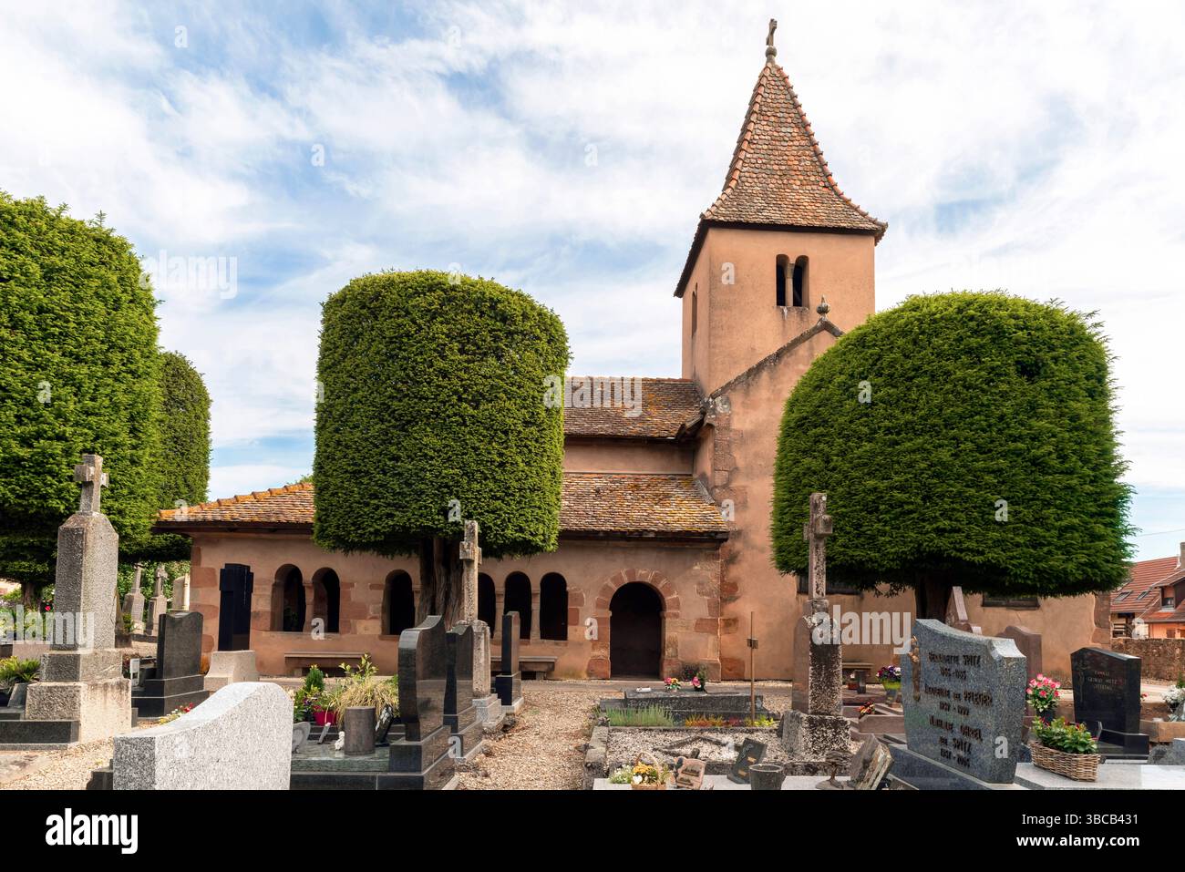 La cappella di Santa Margherita d'Antiochia nel villaggio di Epfig è di particolare interesse storico e architettonico. La parte più antica della chiesa è la roma Foto Stock