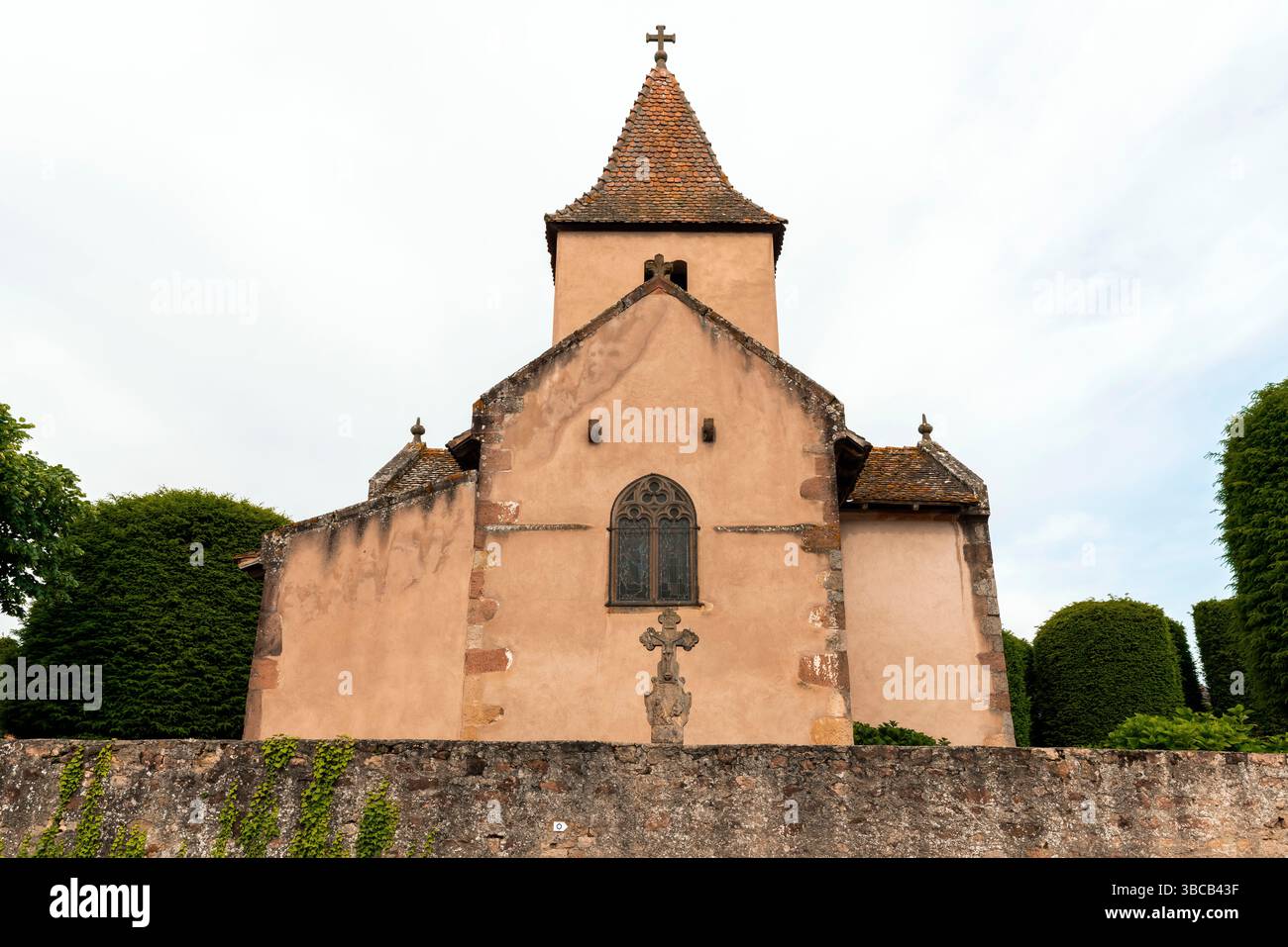 La cappella di Santa Margherita d'Antiochia nel villaggio di Epfig è di particolare interesse storico e architettonico. La parte più antica della chiesa è la roma Foto Stock