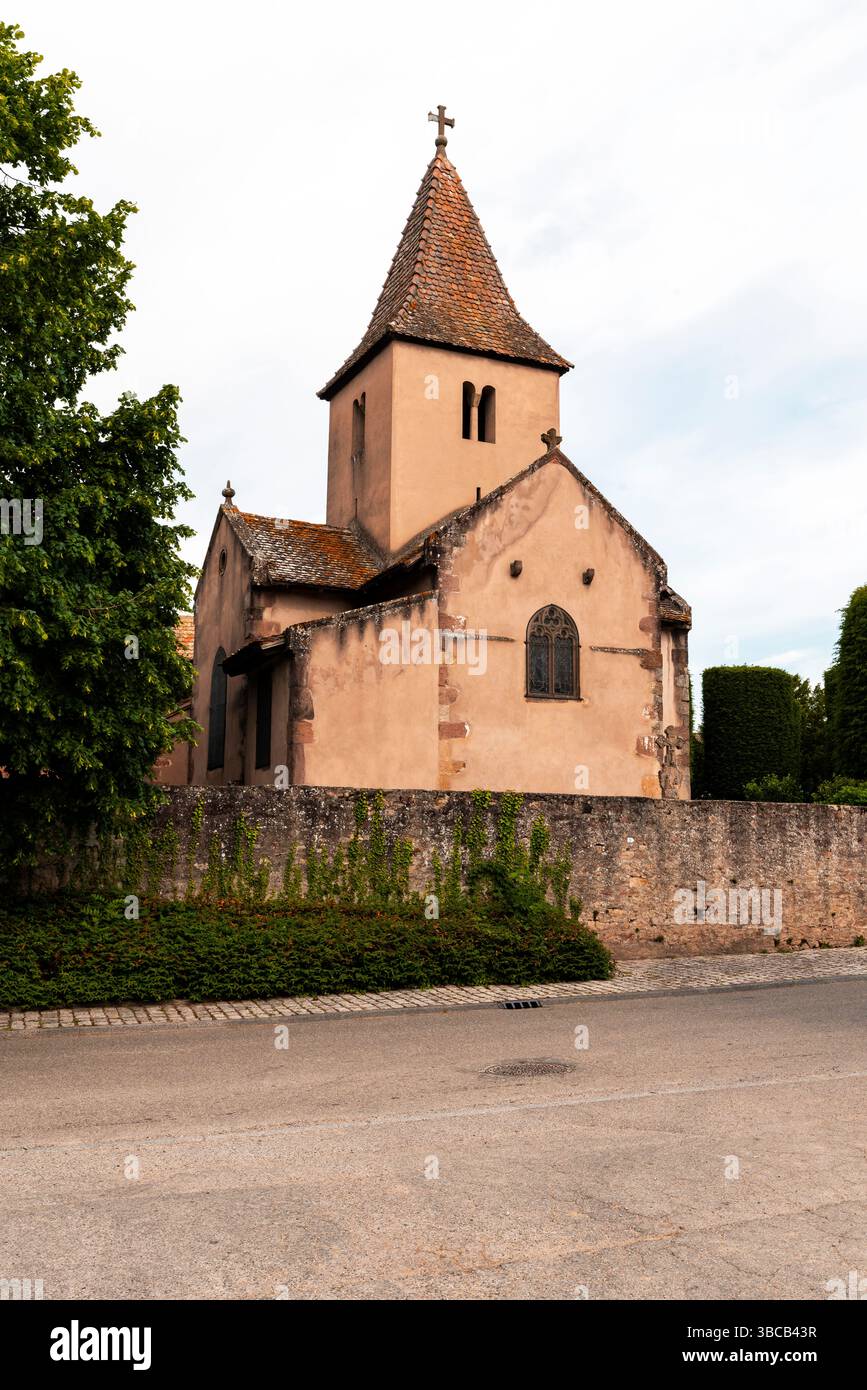 La cappella di Santa Margherita d'Antiochia nel villaggio di Epfig è di particolare interesse storico e architettonico. La parte più antica della chiesa è la roma Foto Stock