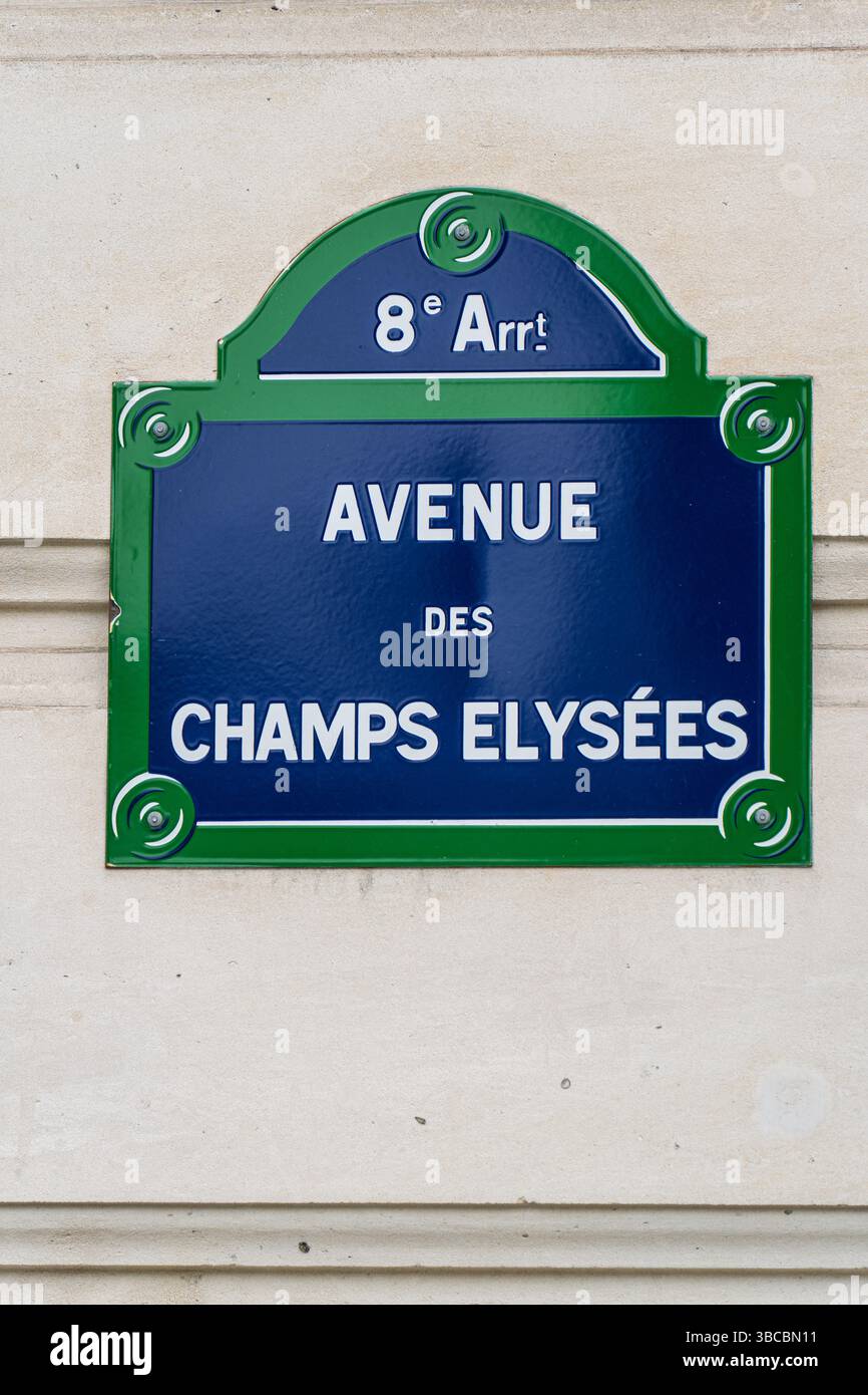Iconico cartello degli Champs Elysees che segna l'ottavo arrondissement di Parigi Foto Stock
