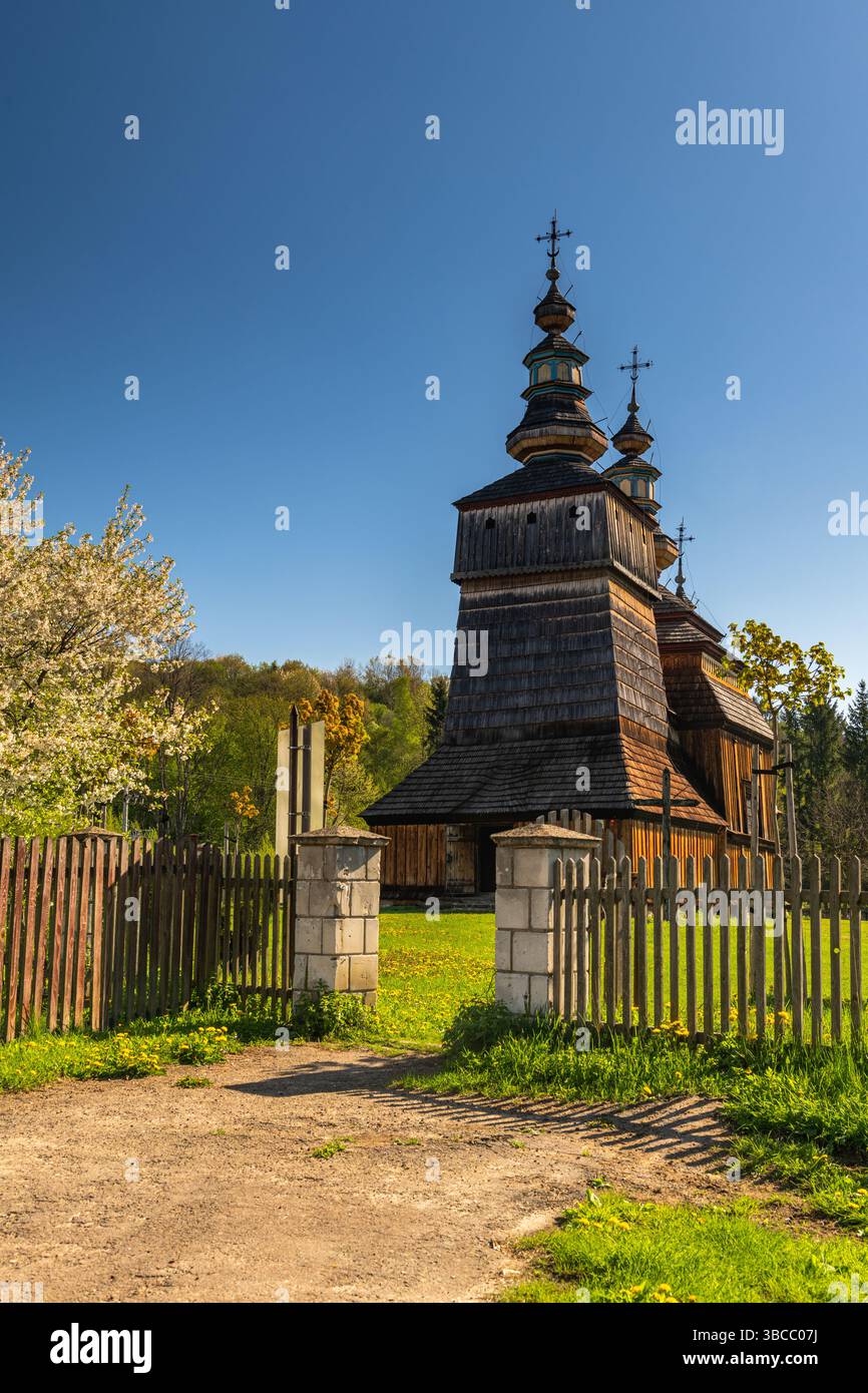 Chiesa greco-cattolica dei Santi Cosma e Damiano a Krempna, Polonia Foto Stock