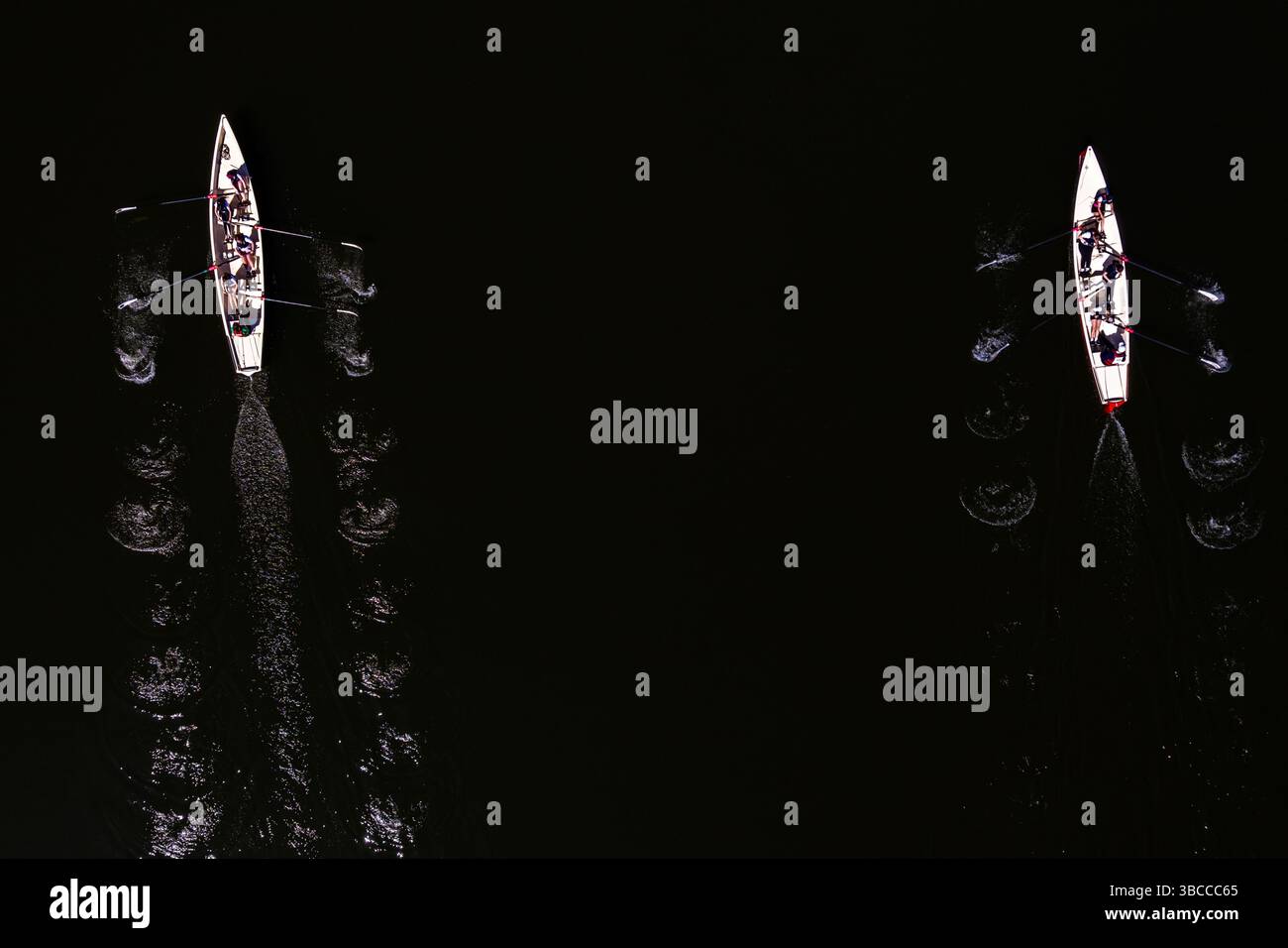 Gara di canottaggio costiera sul lago Drinagh, West Cork, Irlanda. Foto Stock