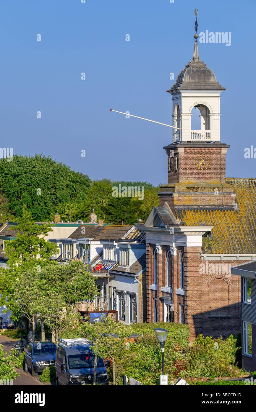 1841 Chiesa neoclassica di Waddenkerk / Wadden nel villaggio di Cocksdorp sull'isola di Texel, Isole Frisone occidentali, Olanda settentrionale, Paesi Bassi Foto Stock