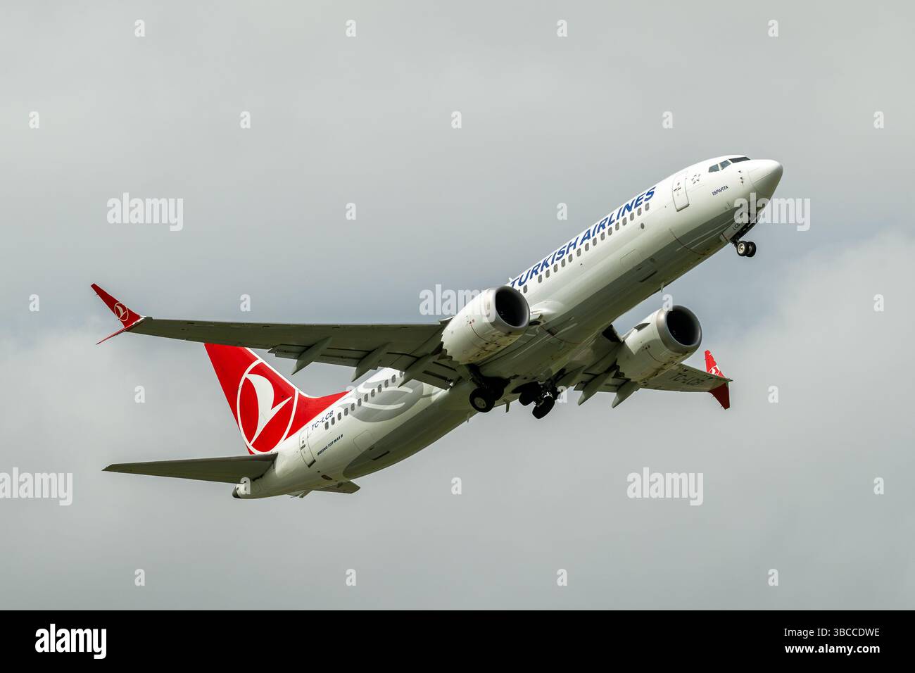 Turkish Airlines Boeing 737 Max 8 Aircraft Reg: TC-LCB decolla dall'aeroporto di Dublino, Irlanda. Foto Stock