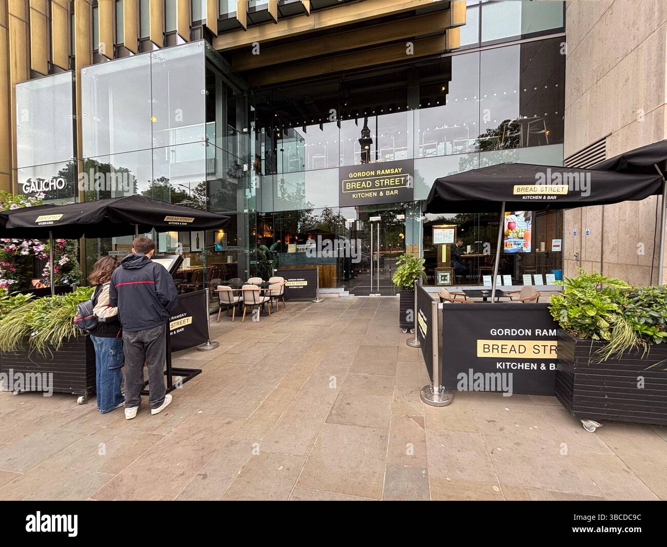 Ristoranti Gordon Ramsay: Bane Street Kitchen & Bar, St. Andrew Square, Edimburgo, Scozia - Immagine stock catturata con smartphone
