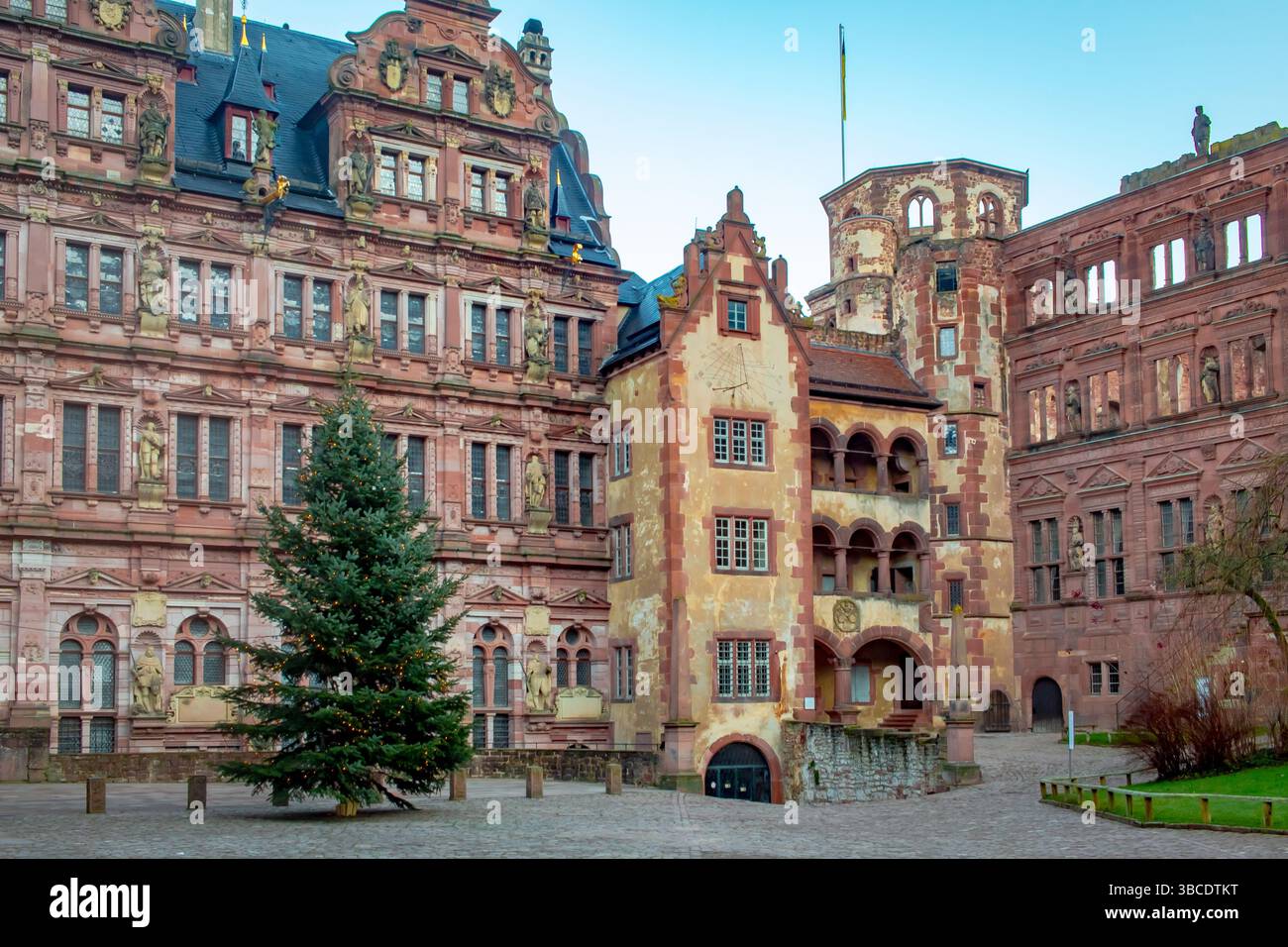 Castello storico di Heidelberg, architettura tradizionale tedesca a Heidelberg, Germania. Foto scattata in mattinata Foto Stock