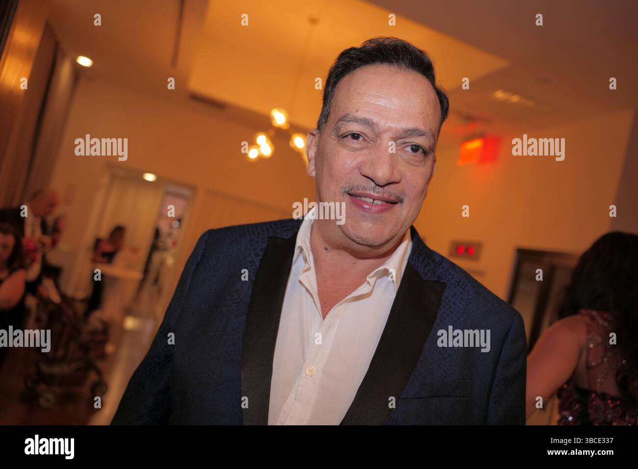 New York, New York, Stati Uniti. 19 maggio 2025. Il designer Anthony Rubio al PET Gala del 2025, ospitato da Canine Couturier e dal designer di abbigliamento femminile Anthony Rubio. L'evento glamour che propone ricreazioni alla moda degli animali ispirate al Met Gala. I proventi dell'evento sono a beneficio dell'AKC Museum of the Dog. (Credit Image: © Milo Hess/ZUMA Press Wire) SOLO PER USO EDITORIALE! Non per USO commerciale! Foto Stock