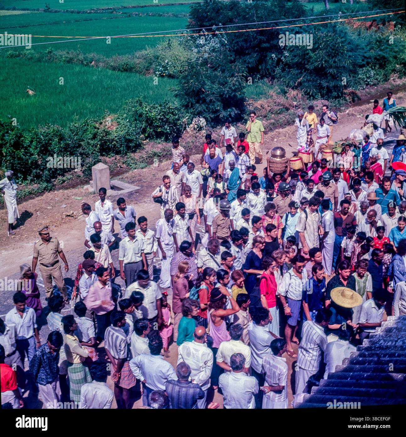 Pongal - viene il 14th gennaio, ed è celebrato per il 4days, è fondamentalmente una festa del raccolto, come questo festival è celebrato per ringraziare Sun Dio, Signore Indra per aver aiutato gli agricoltori a ottenere raccolti migliori resa. Pongal è un festival agricolo che porta entusiasmo per la gente del Tamil Nadu, parte di Andhra Pradesh, e Telangana, la parola Pongal in Tamil significa traboccante. Foto Stock
