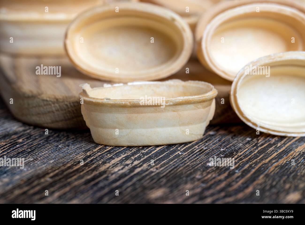 Cialde per preparare spuntini e piatti vari, cialde vuote per altri piatti Foto Stock
