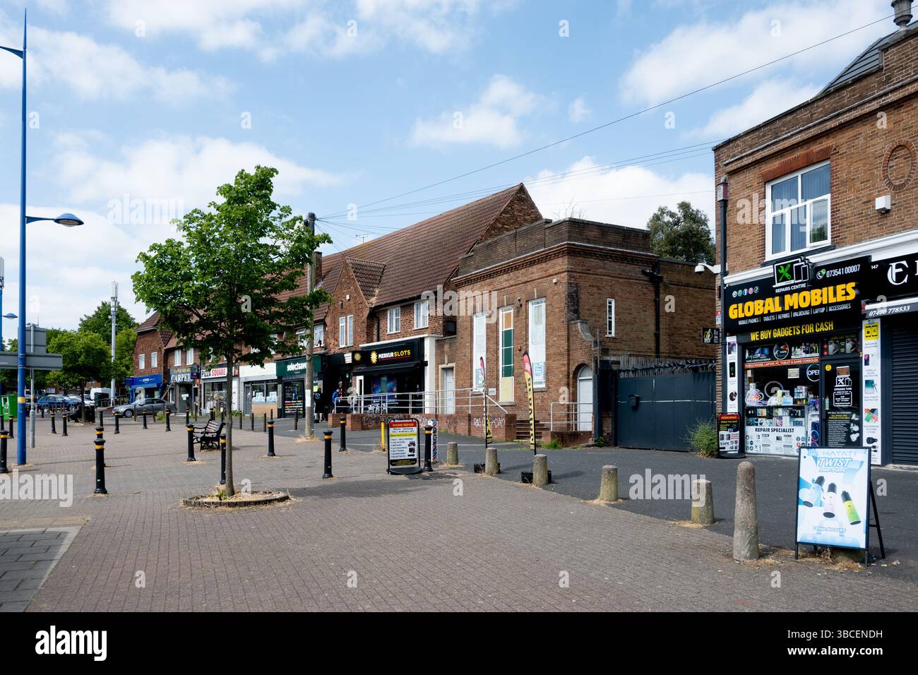 Negozi a Castle Square, Weoley Castle, Birmingham, West Midlands, Inghilterra, REGNO UNITO Foto Stock