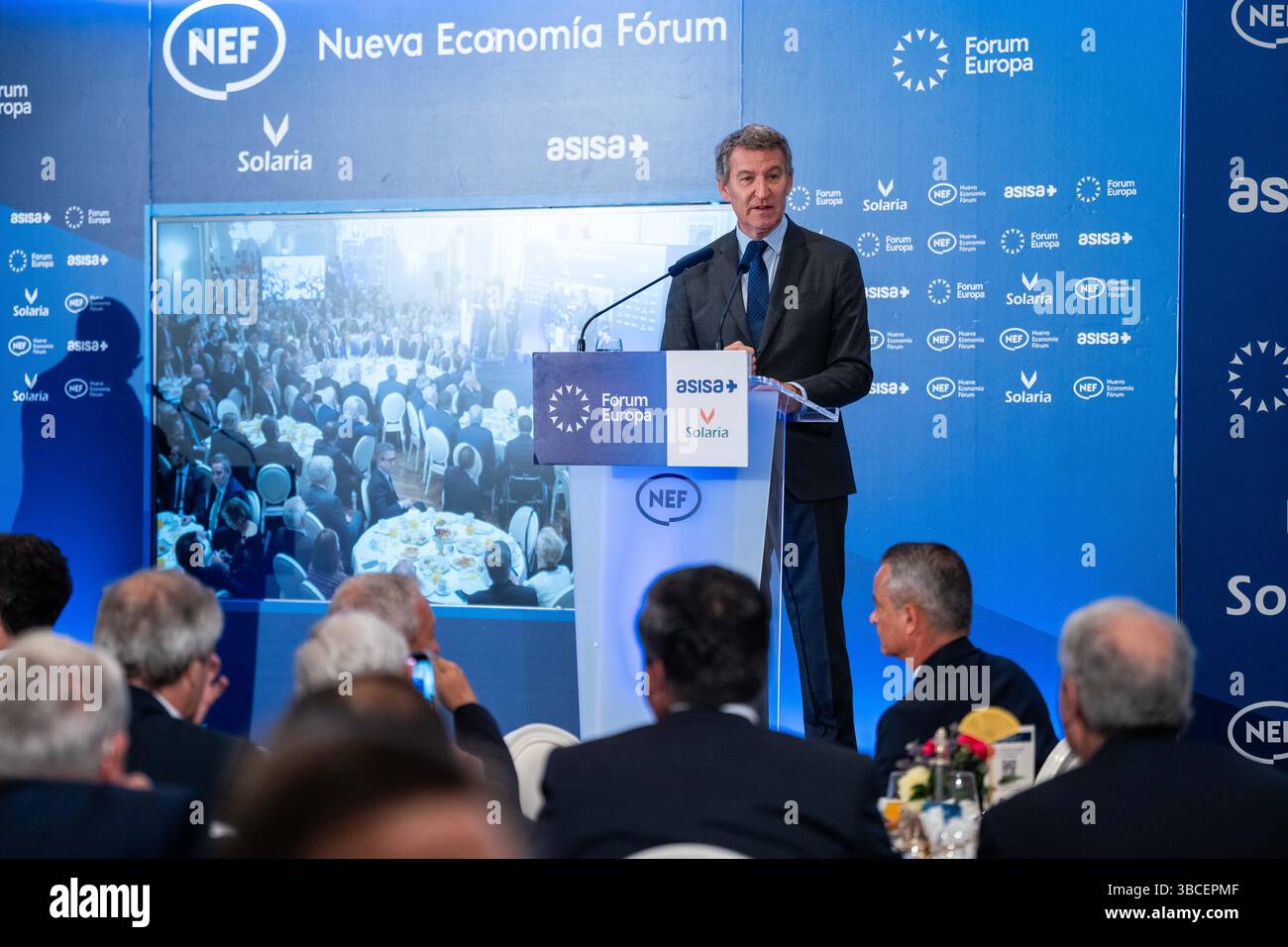 Madrid, Madrid, SPAGNA. 20 maggio 2025. Il presidente del Partito Popolare spagnolo e leader dell'opposizione, Alberto Nunez Feijoo, ha parlato al Forum Europa breakfast briefing a Madrid sulle sfide che la Spagna deve affrontare e sulle soluzioni che il suo partito avrebbe fornito all'attuale situazione sociale e politica. Crediti: David Cruz Sanz/ZUMA Press Wire/ZUMA Wire/Alamy Live News Foto Stock