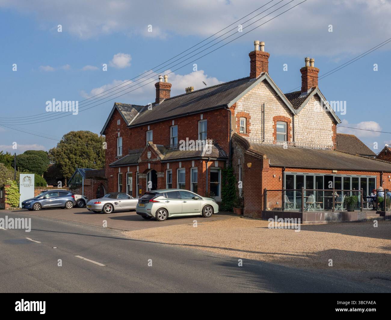 Vista esterna del Titchwell Manor Hotel, un hotel boutique costiero nel villaggio di Titchwell, Norfolk, Regno Unito Foto Stock