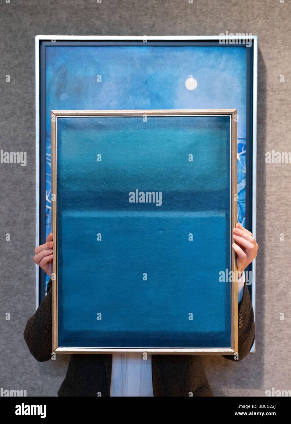 Bonhams, Londra, Regno Unito. 20 maggio 2025. La vendita di arte mediorientale moderna e contemporanea si svolge il 21 maggio. Le attrazioni principali includono: Helen Khal (Libano, 1923-2009). Blue Horizon, stimate £ 18.000-28.000. Crediti: Malcolm Park/Alamy Live News Foto Stock