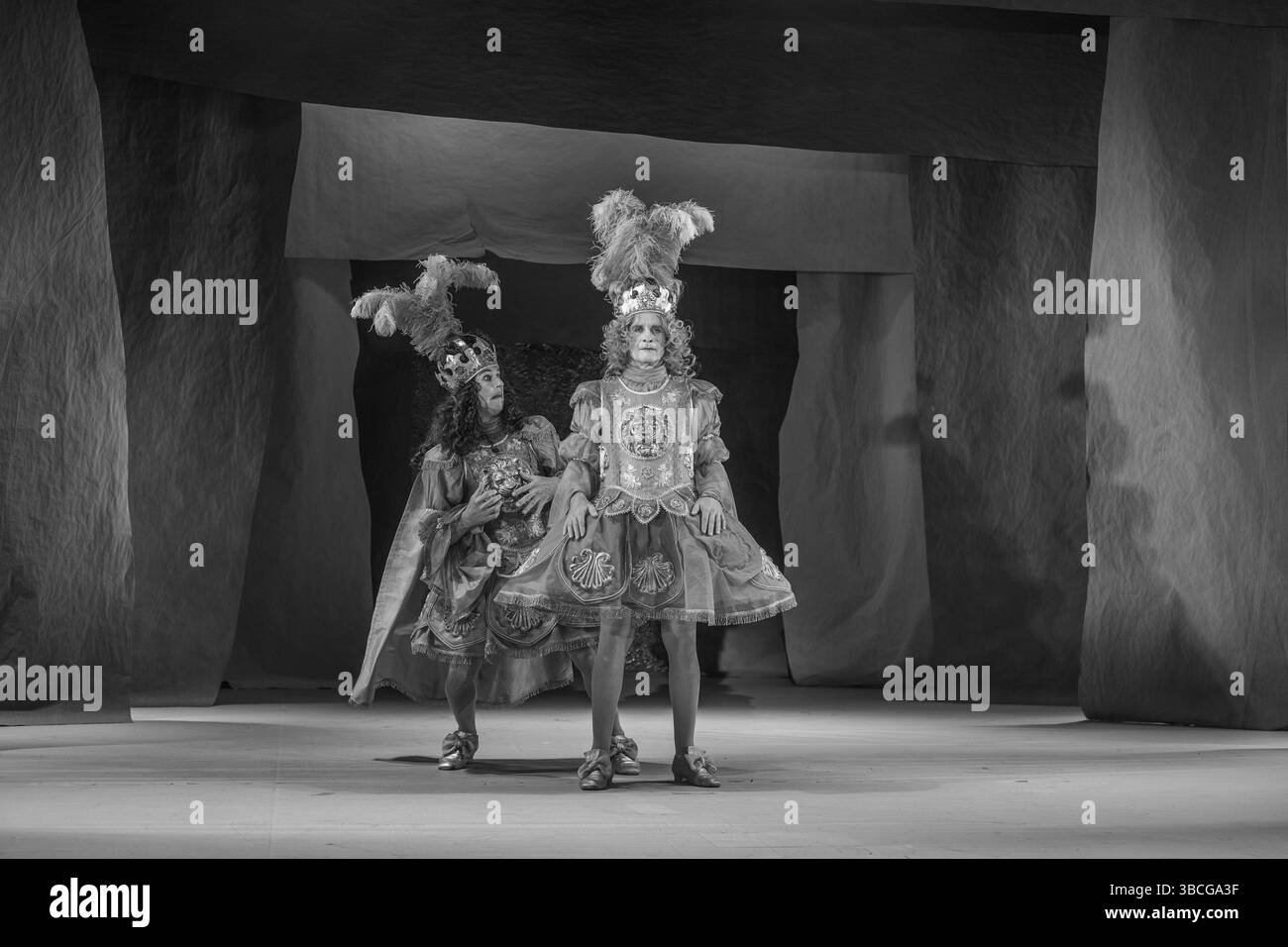 Produzione di Herbert Fritsch allo Schaubuehne di Berlino con Joachim Meyerhoff, Annika Meyer e altri (performance stampa l'11 ottobre 2019) Foto Stock