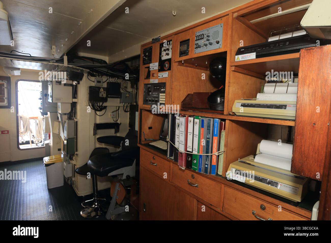 Viana do Castelo, Portogallo - 16 maggio 2025: L'iconico veliero Sagres ormeggia a Viana do Castelo e accoglie i turisti a bordo per visite pubbliche durante Foto Stock